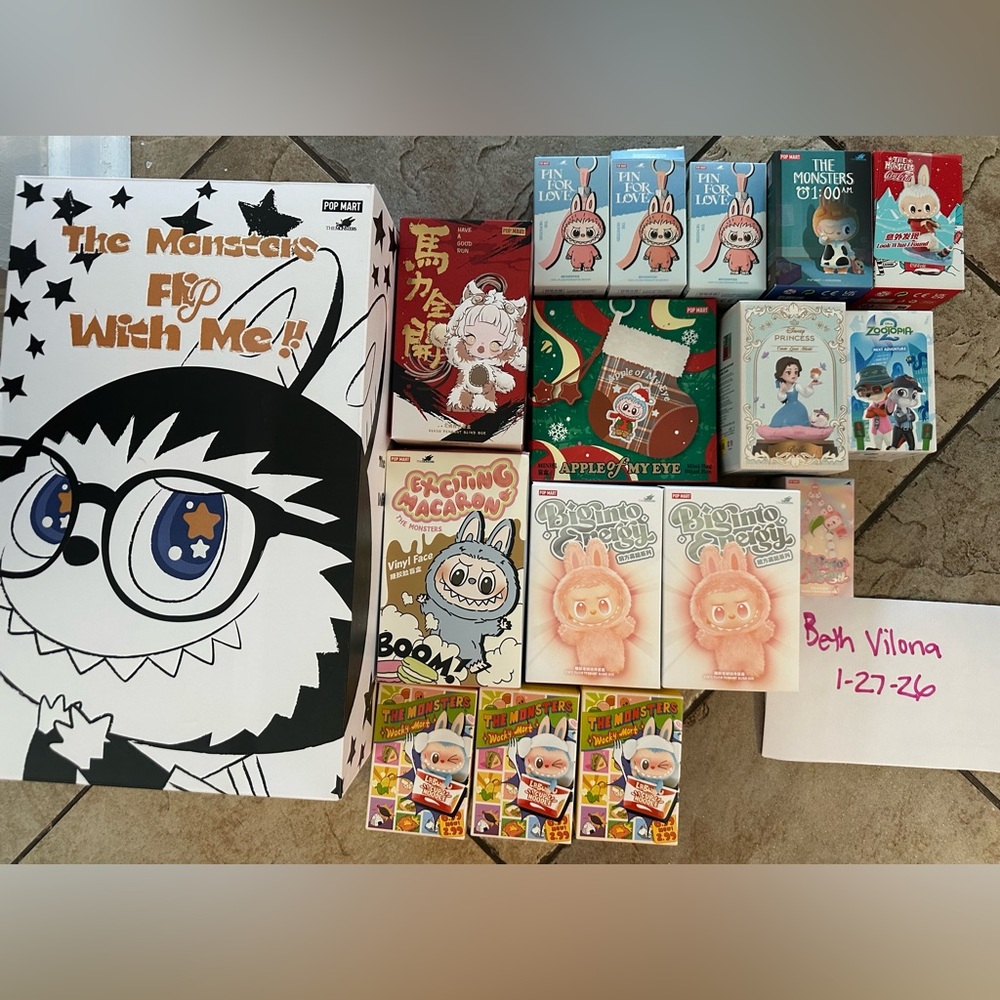 Pop Mart bundle Macron Labubu, BIE, Have a good run, Disne pin for love & more